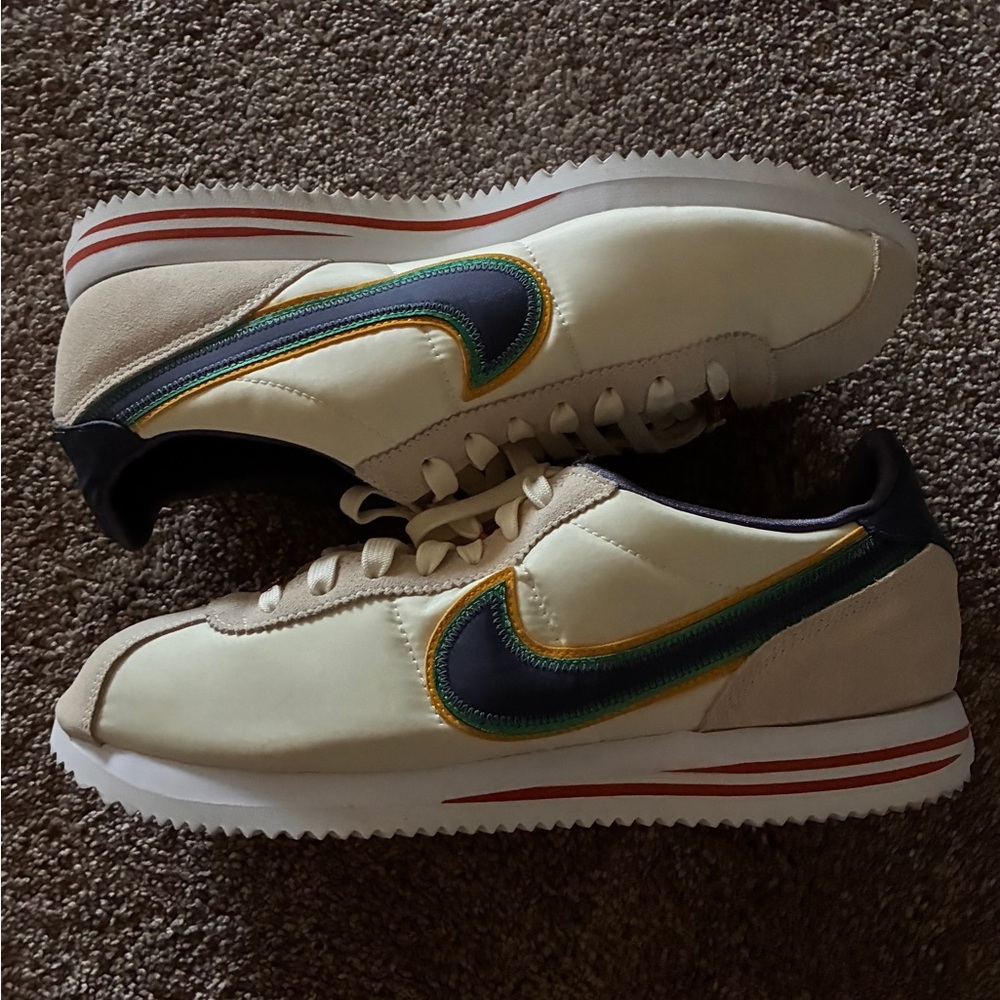 Nike Men's Cream and Black Sneakers with Multicolor Accents